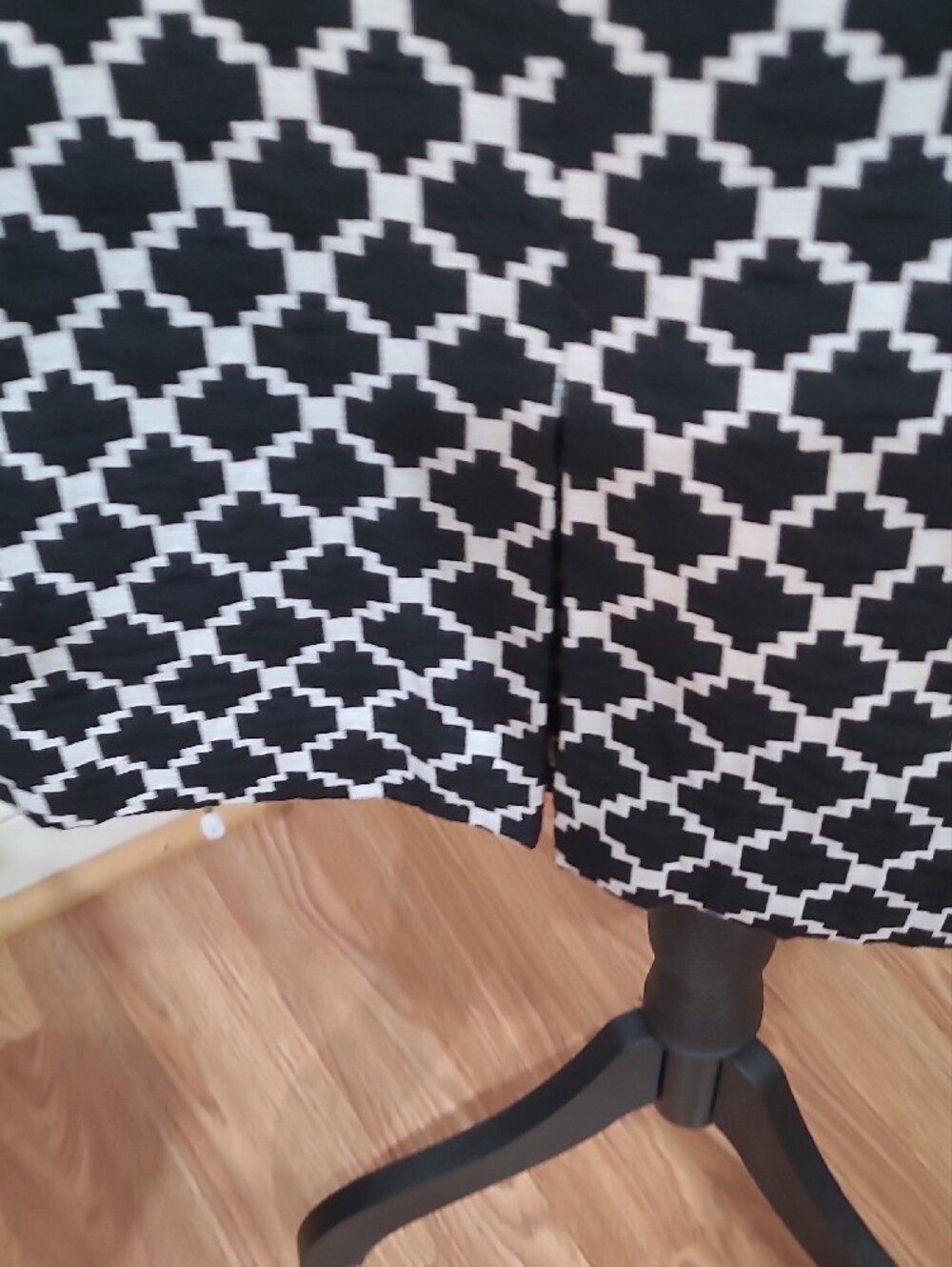 Harold's Black and White Geometric Tile/Lattice Pattern Lined Skirt - Size 6 - Picture 4 of 7